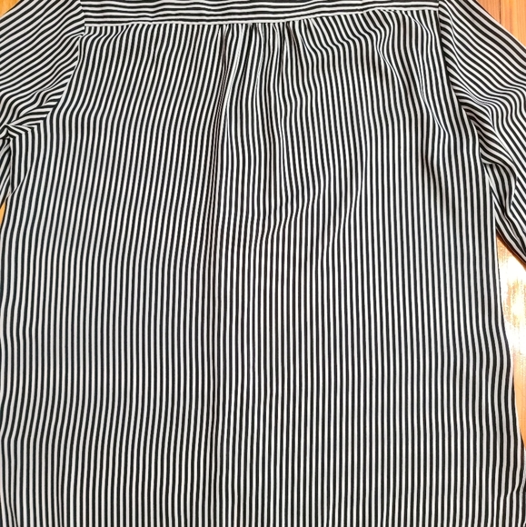 🦋Sale🦋4/$25Ann Taylor Factory Button Down Blouse - Picture 6 of 12
